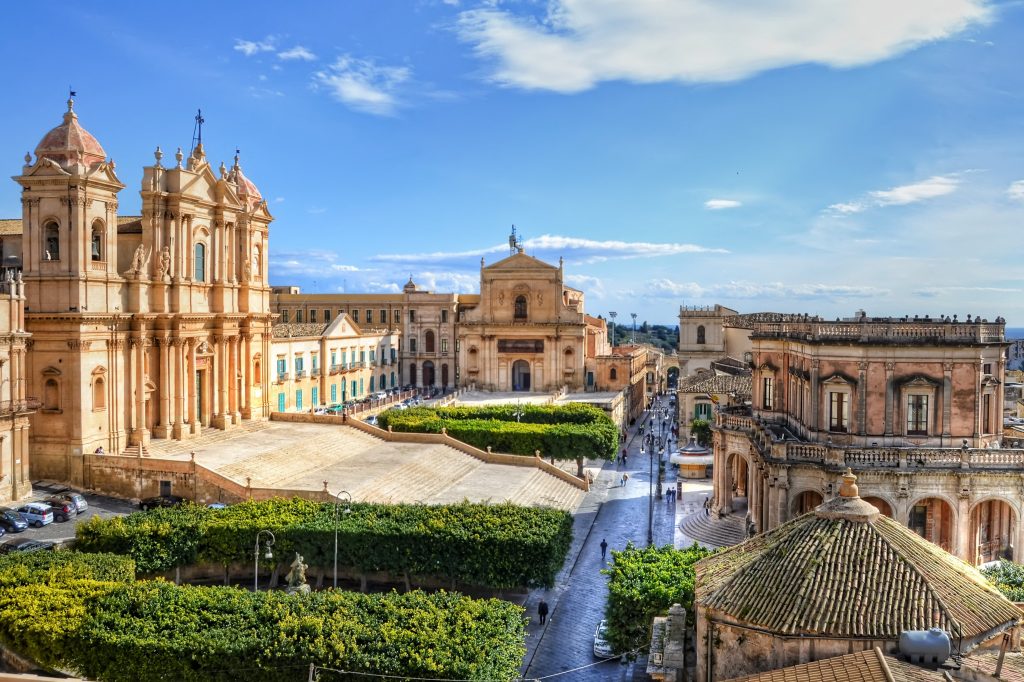 Veduta dall'alto della piazza centrale con la cattedrale di Noto